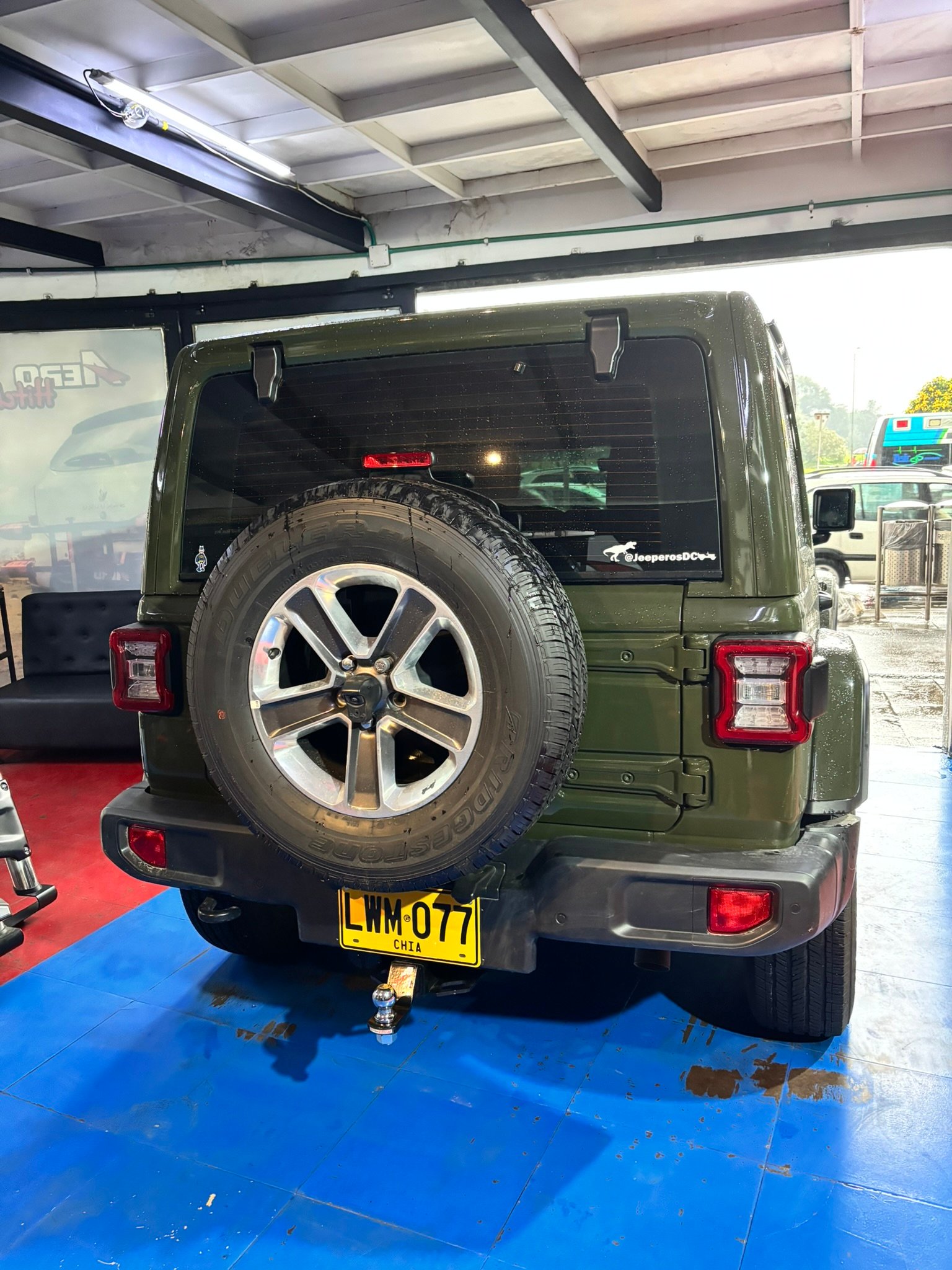 Camioneta 4x4 con tiro de arrastre instalado
