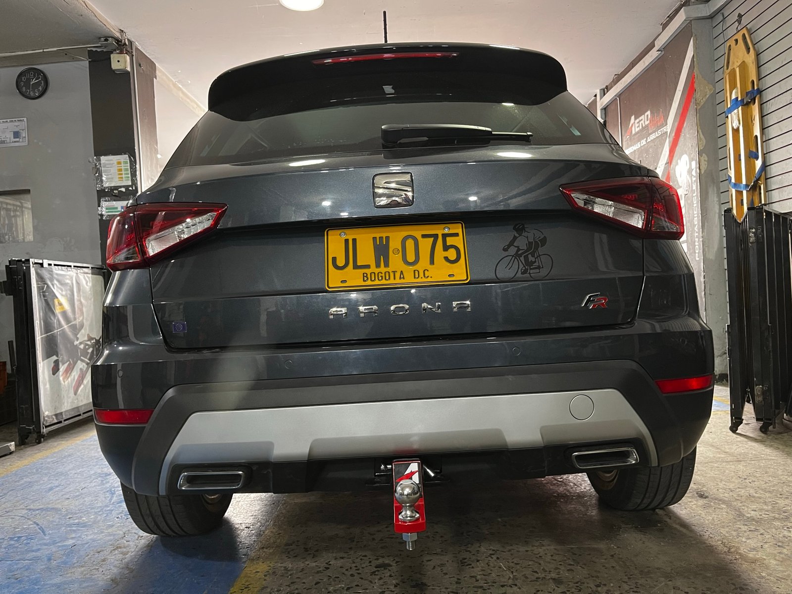 SEAT Arona FR con tiro de arrastre instalado, otra unidad